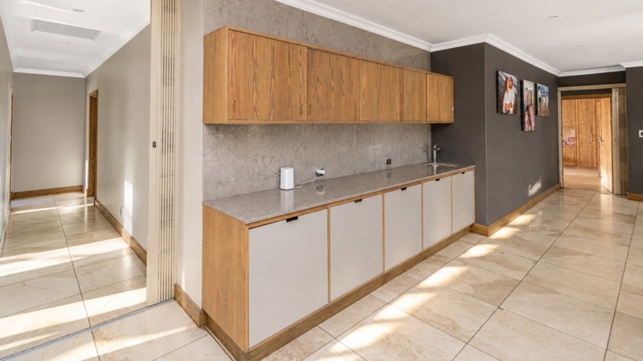 8 Bedroom Property for Sale in Birdwood Estate North West